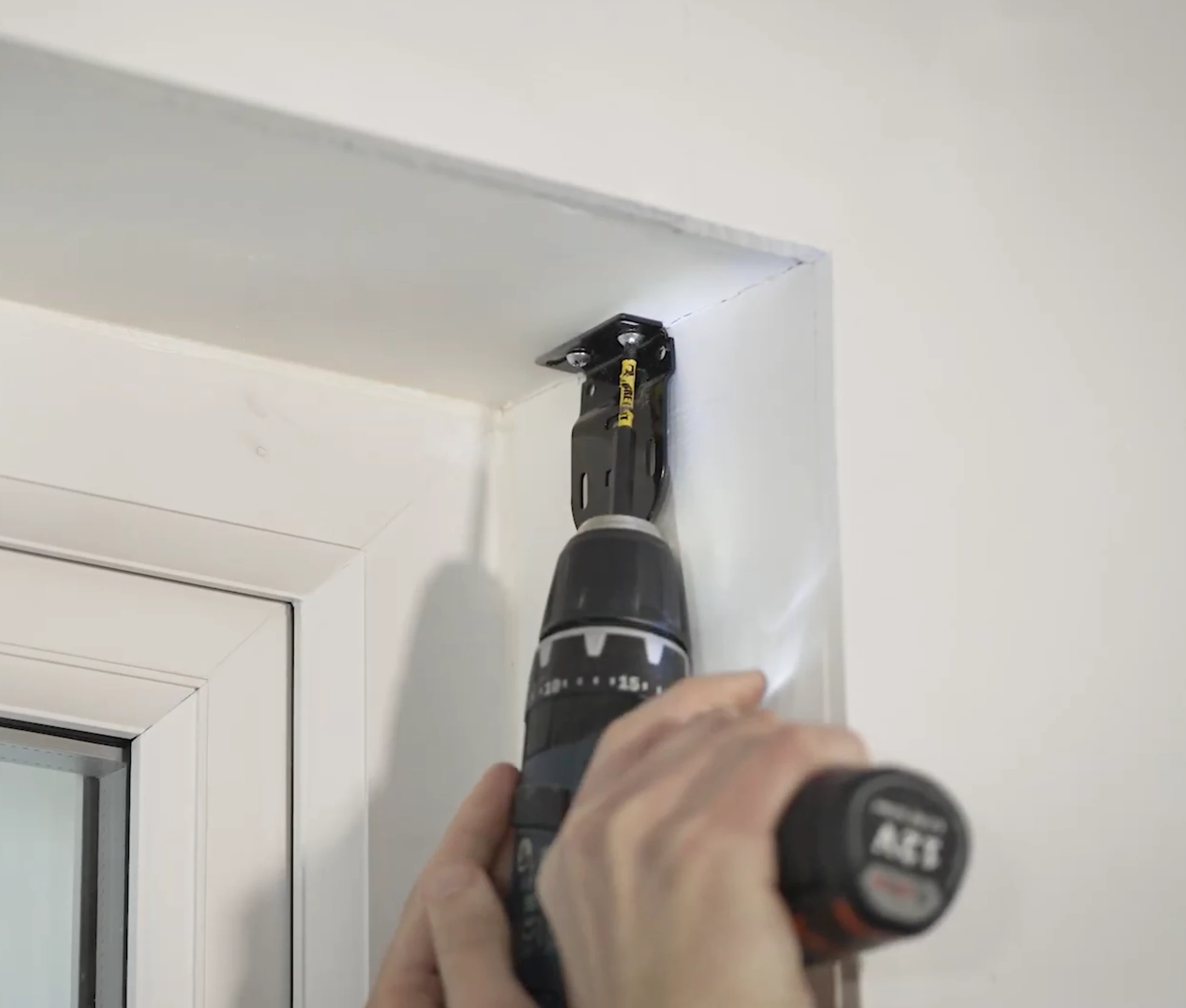 Cordless drill installing bracket for roller blinds