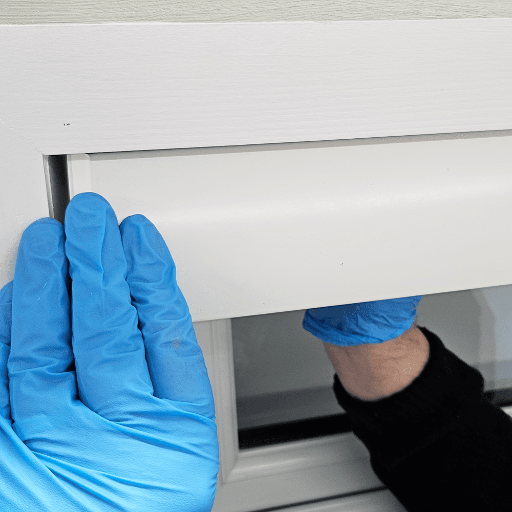 Secure headbox inside window recess
